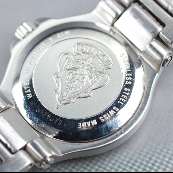 Gucci Italian Luxury Watch - Picture 6 of 11